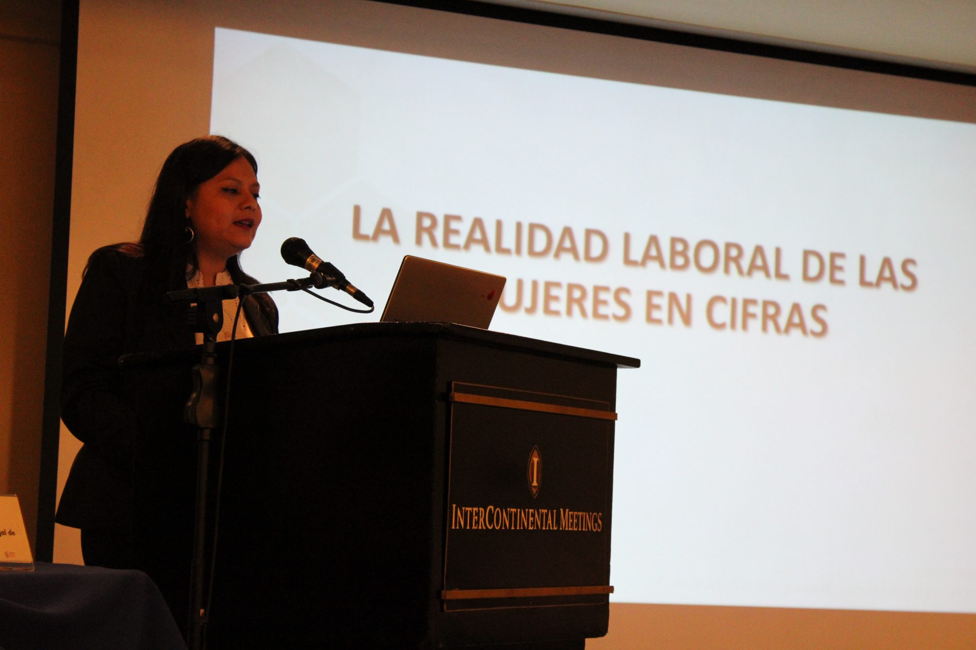 Lee más sobre el artículo ORMUSA presentó los resultados del estudio  El Salvador. Percepción de la violencia laboral contra las mujeres en los sectores público y privado.