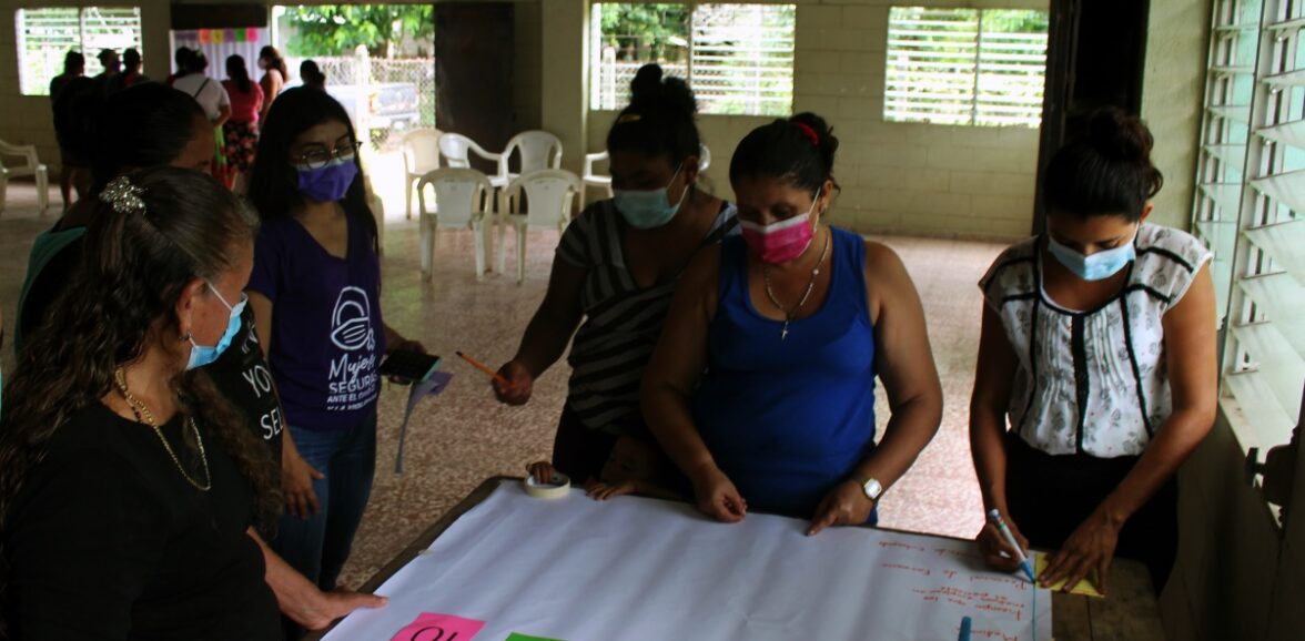 ORMUSA en el territorio, realiza charla de Contraloría social con lideresas de San José Las Flores, Zacatecoluca