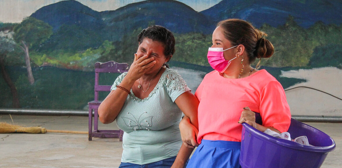 ORMUSA en territorio lleva sonrisas y reflexión a la comunidad Hatos de los Reyes a través de la obra El Tendedero