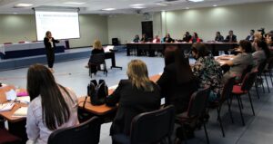 Lee más sobre el artículo ORMUSA y CSJ realizaron intercambio de experiencias sobre abordaje especializado de la violencia contra las mujeres con representación de juezas y policía de España