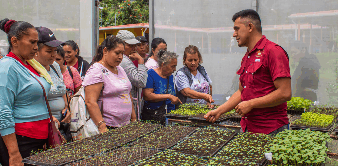 ORMUSA en territorio promueve el intercambio de saberes agroecológicos entre mujeres productoras de La Paz y la cooperativa Canasta Campesina