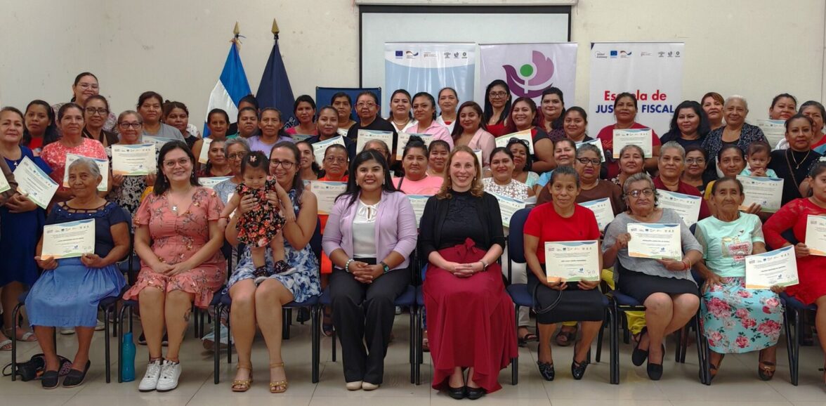 Mujeres líderes de 7 distritos de La Paz conocieron sobre economía, finanzas públicas y justicia fiscal