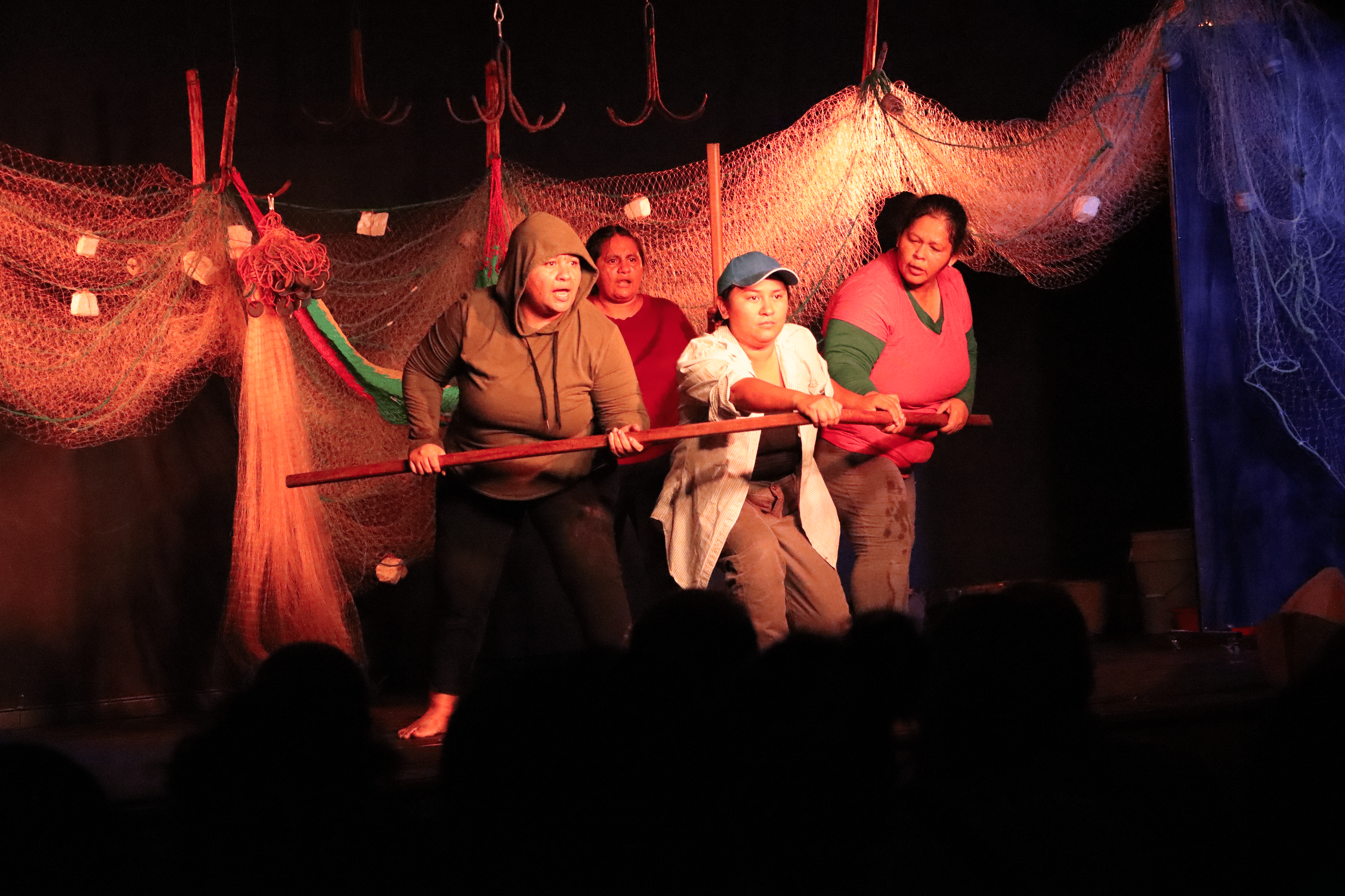 Obra teatral Colando agua visibiliza la fuerza y resistencia de las mujeres pescadoras