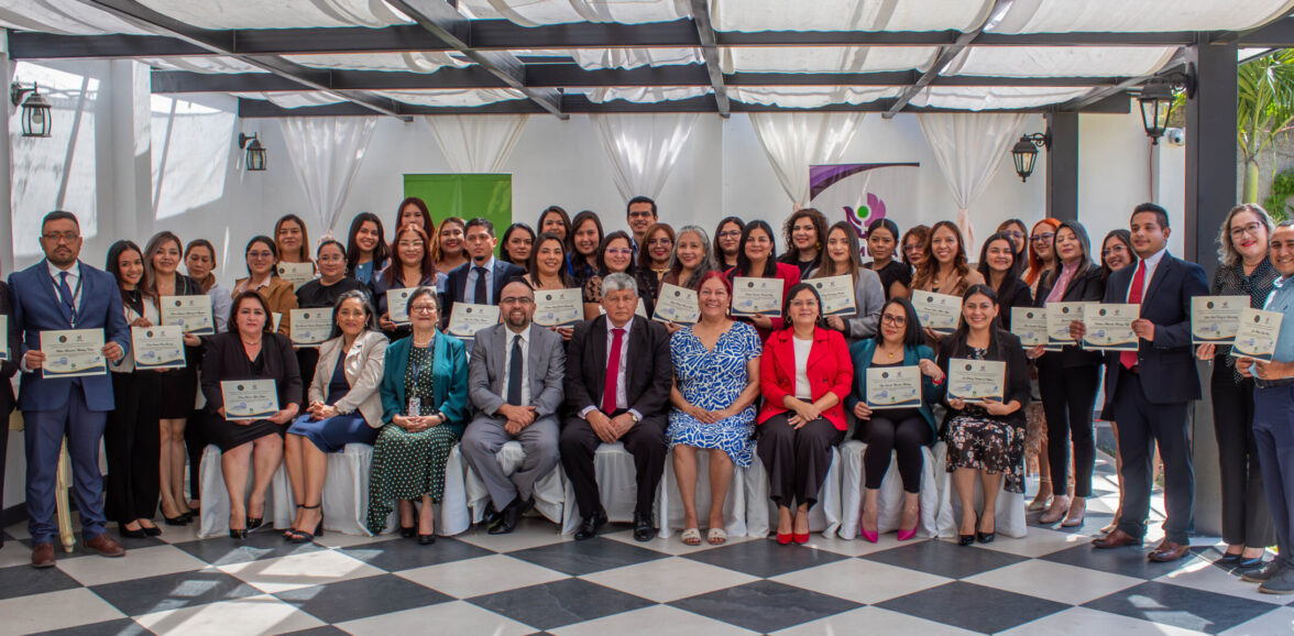 ORMUSA clausura curso especializado sobre economía del cuidado y sistema de justicia dirigido a personal de trabajo social