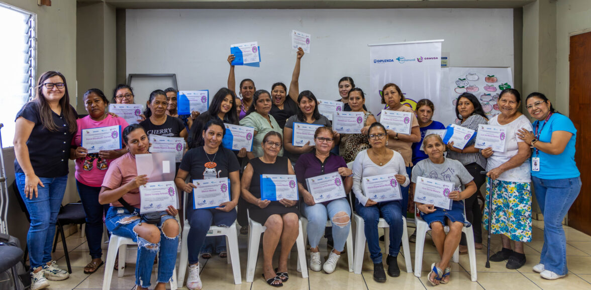 Mujeres de La Libertad Centro fortalecen sus capacidades de vocería para impulsar sus propuestas en el territorio